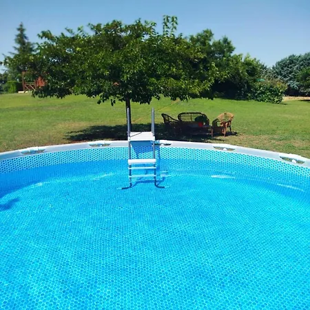 בית נופש Paradise ניאה מיכאניונה