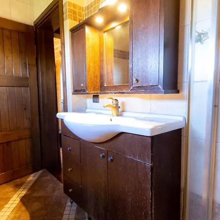 Paradise בית נופש ניאה מיכאניונה