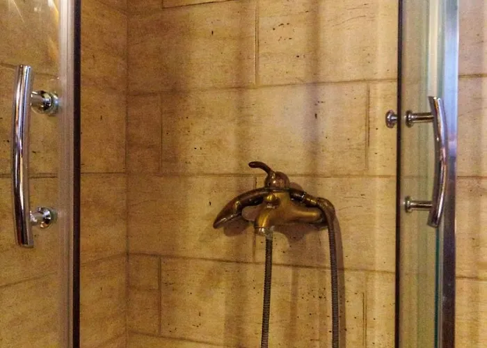 Paradise 尼亚米卡尼奥纳